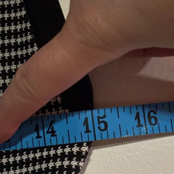 Alice & Olivia Sleeveless Black and White Patterned Fit-and-Flare Dress, Med - Picture 7 of 9